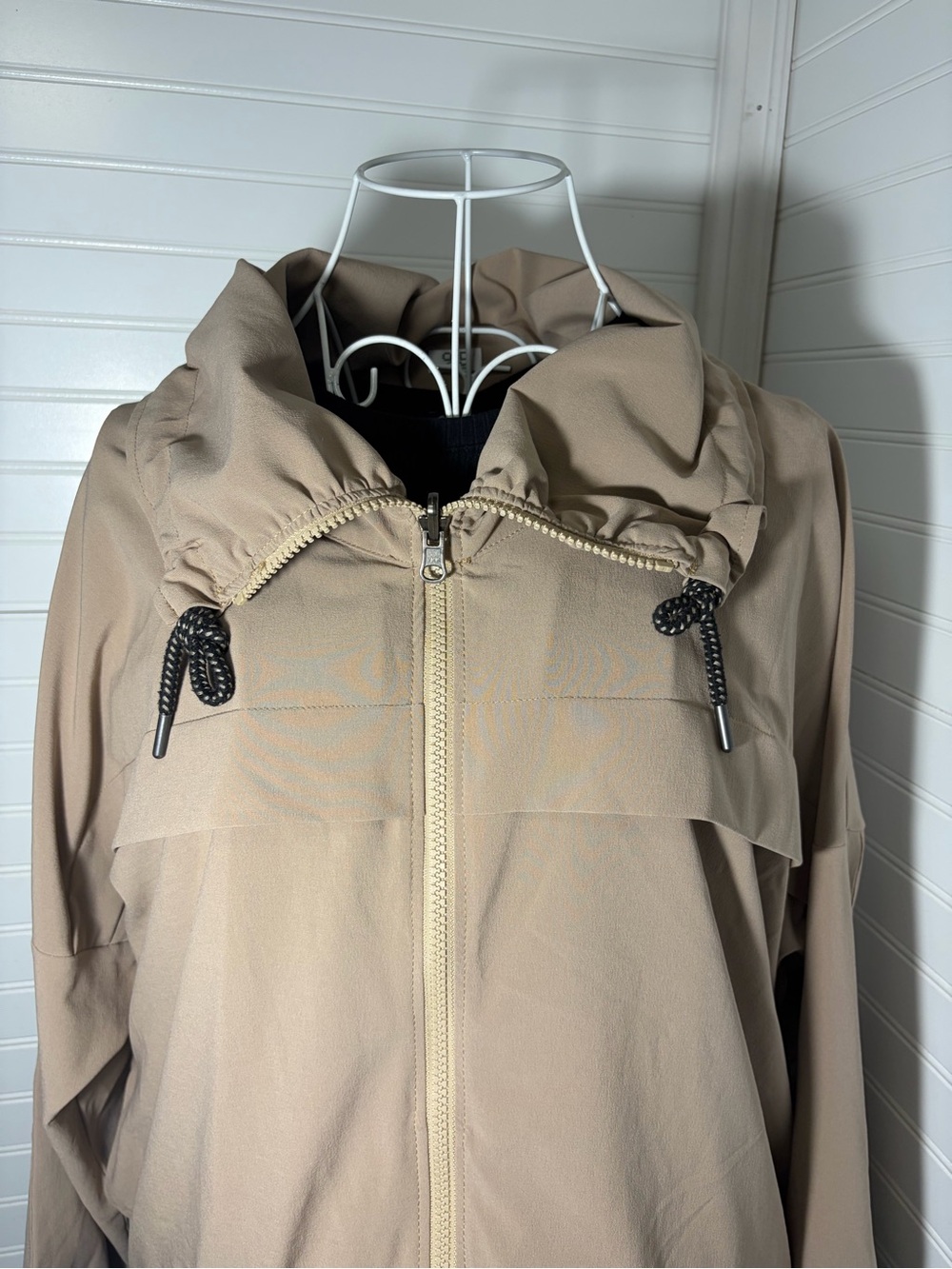 925fit Globetrotter Jacket in Latte - Picture 10 of 12